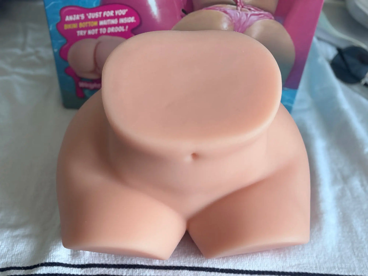 Anja Amelia’s Chubby Hip – Freche Kurven, Poolside-Verführung doll review appearance 9