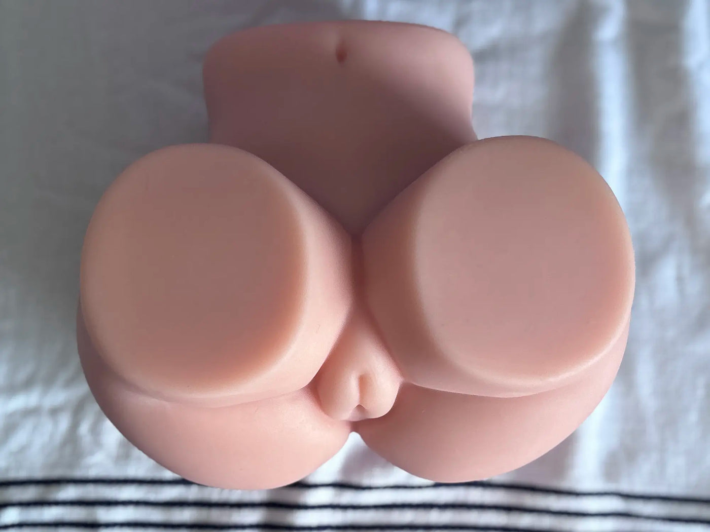 Anja Amelia’s Chubby Hip – Freche Kurven, Poolside-Verführung doll review appearance 13