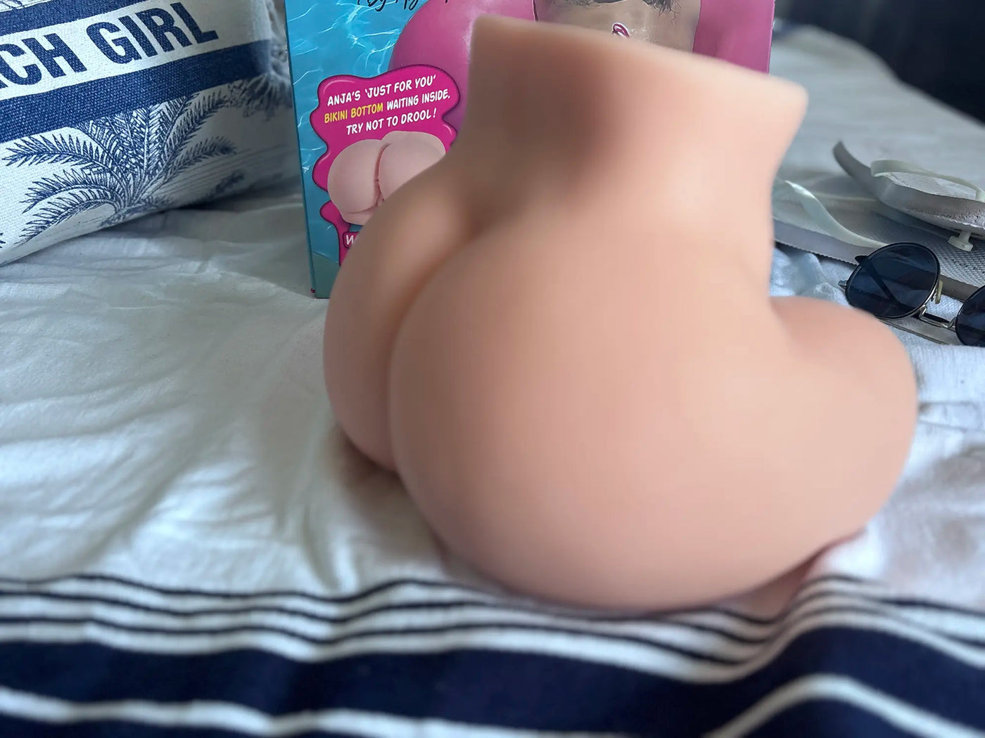 Anja Amelia’s Chubby Hip – Freche Kurven, Poolside-Verführung doll review appearance 21
