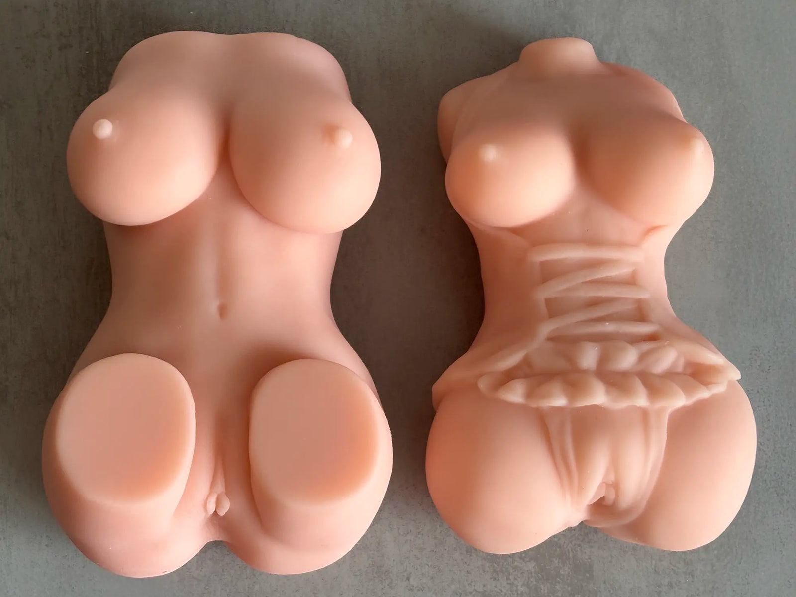 Big Slut Angel 2 vs Corset Girl - Ansicht 1