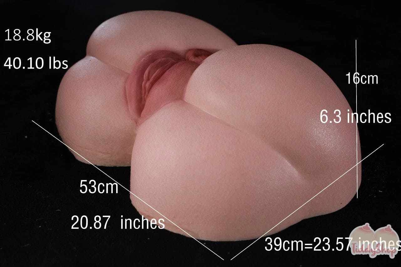 Prone Madame Booty – Compact Voluptuousness, Accessible Desire
