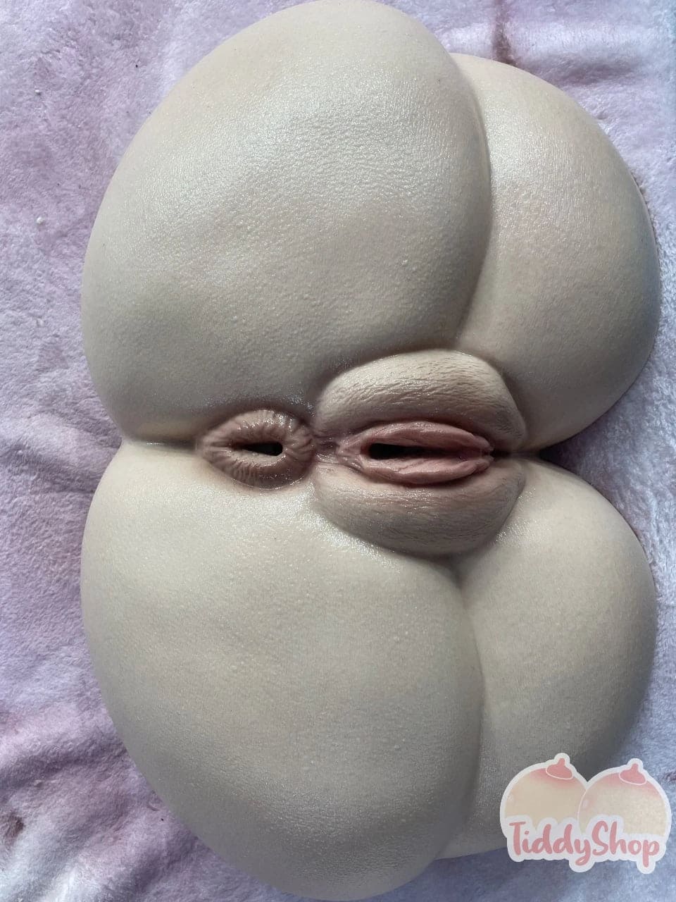 Prone Madame Booty – Compact Voluptuousness, Accessible Desire