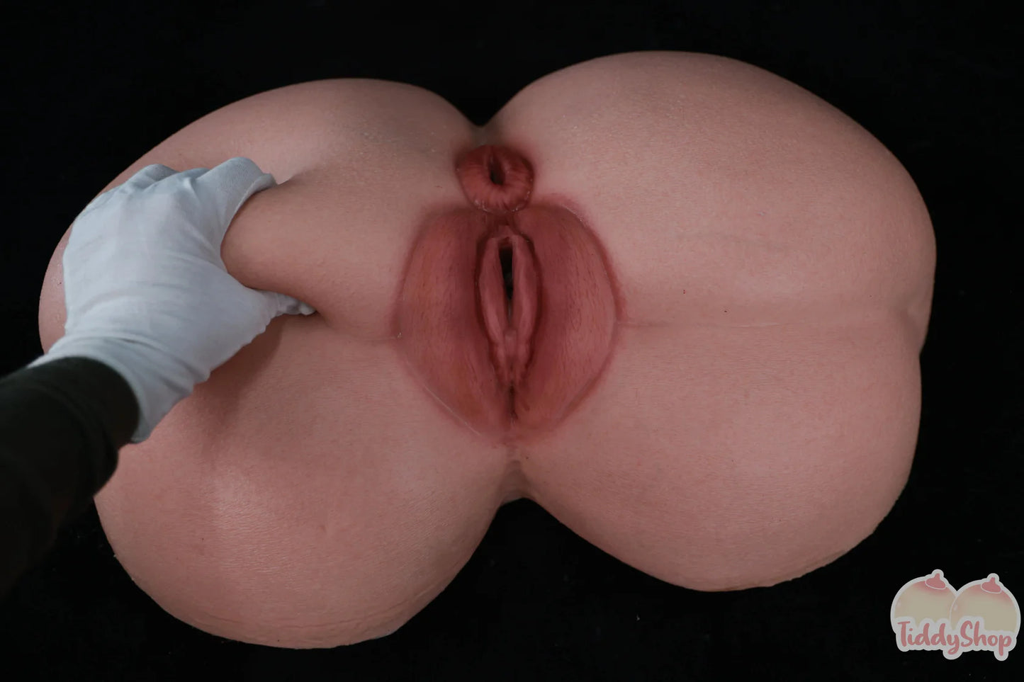 Prone Madame Booty – Compact Voluptuousness, Accessible Desire