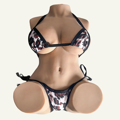 Wilde Bikini-Enthüllung – Verführerische Katze