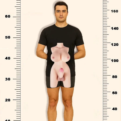 Sarina – Heißer Trans-Torso mit großem Schwanz und ultraweichen Titten